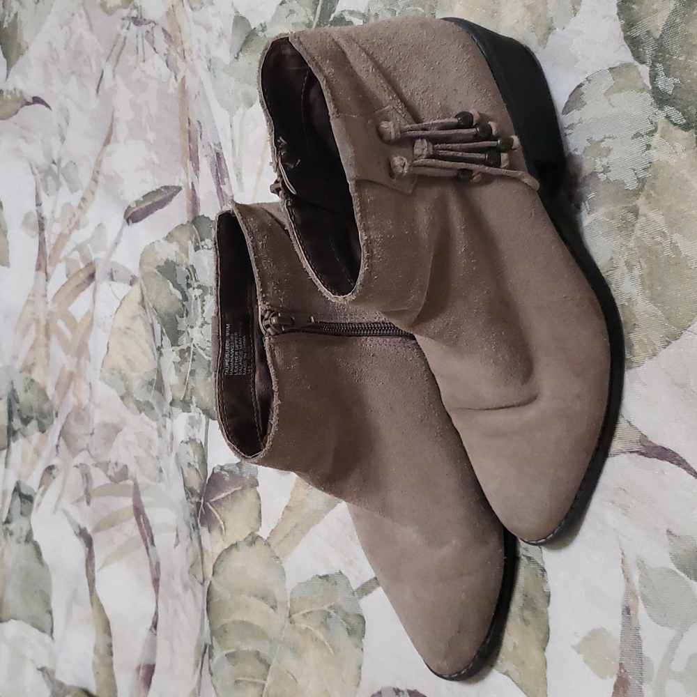 White mountain Booties